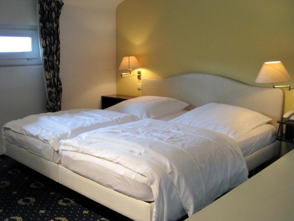 Haus Litzbruck Hotel Dusseldorf Room photo