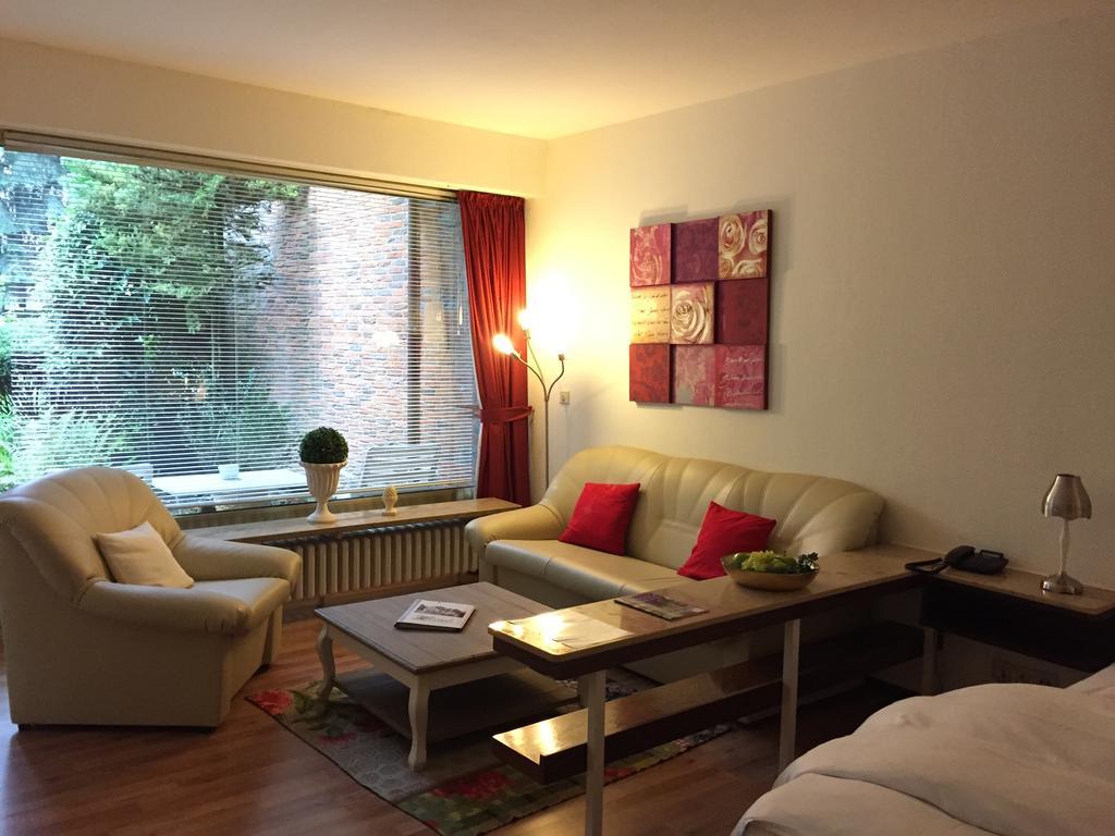 Haus Litzbruck Hotel Dusseldorf Room photo